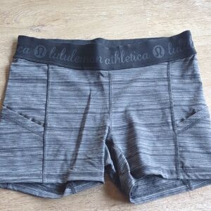Lululemon What The Sport Short
Cyber Stripe Deep Coal Black Size 8